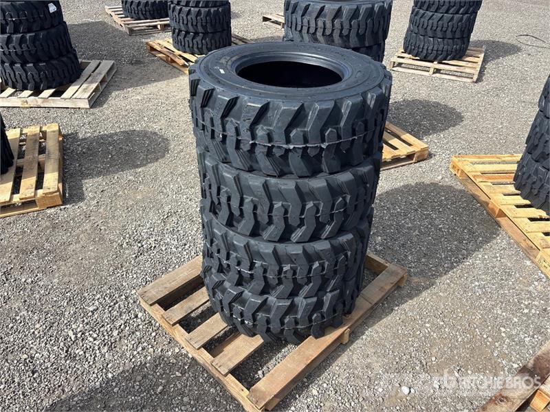 Quantity of (4) Tai Hao 12-16.5 Heavy Duty Tires ( Gume, točkovi i felne
