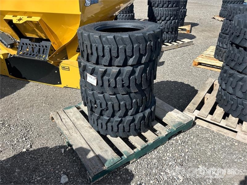 Quantity of (4) TaiHao 10-16.5 Heavy Duty Tires (U Gume, točkovi i felne