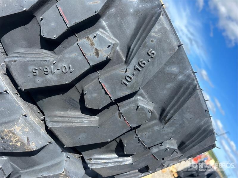 Quantity of (4) TaiHao 10-16.5 Heavy Duty Tires (U Gume, točkovi i felne