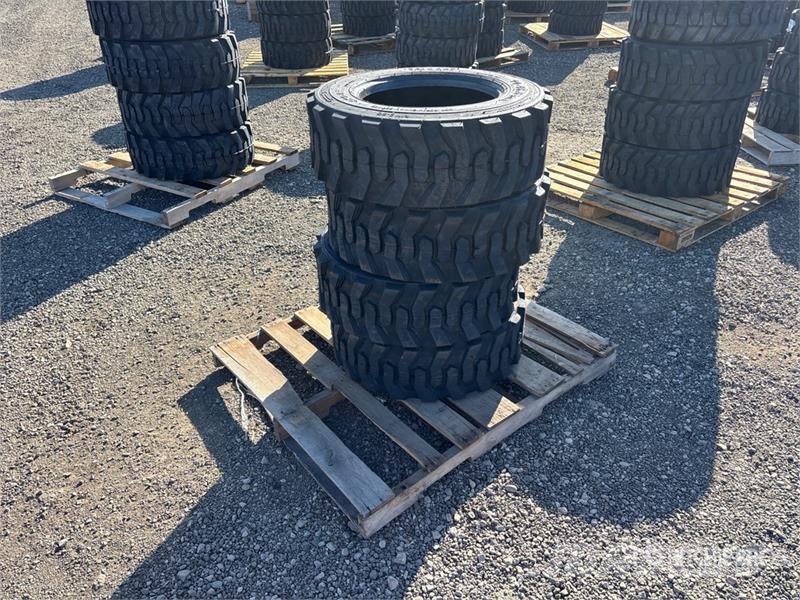 Quantity of (4) TaiHao 10-16.5 Heavy Duty Tires (U Gume, točkovi i felne