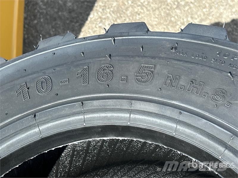 Quantity of (4) TaiHao 10-16.5 Heavy Duty Tires (U Gume, točkovi i felne