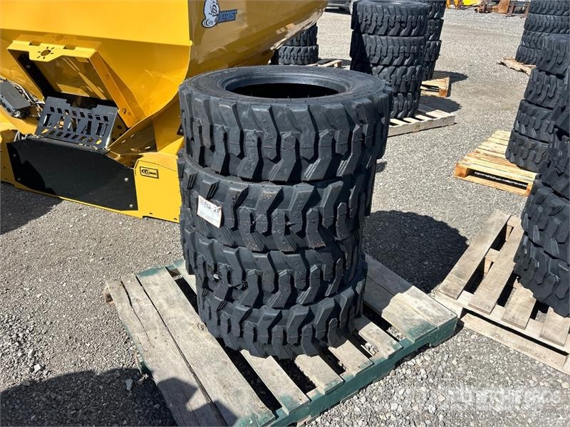 Quantity of (4) TaiHao 10-16.5 Heavy Duty Tires (U Gume, točkovi i felne
