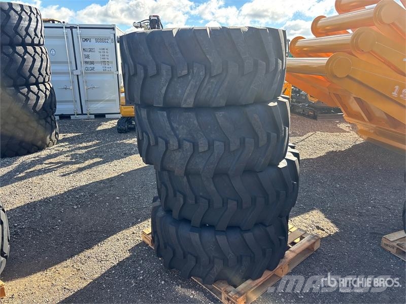 Quantity of (4) TaiHao 19.5L-24 R4 Heavy Duty Tire Gume, točkovi i felne
