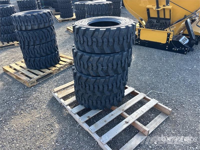 Quantity of (4) TaiHao 12-16.5 Heavy Duty Tires (U Gume, točkovi i felne