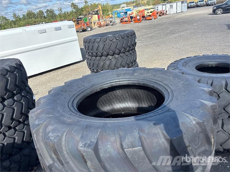 Quantity of (4) TaiHao 19.5L-24 R4 Heavy Duty Tire Gume, točkovi i felne