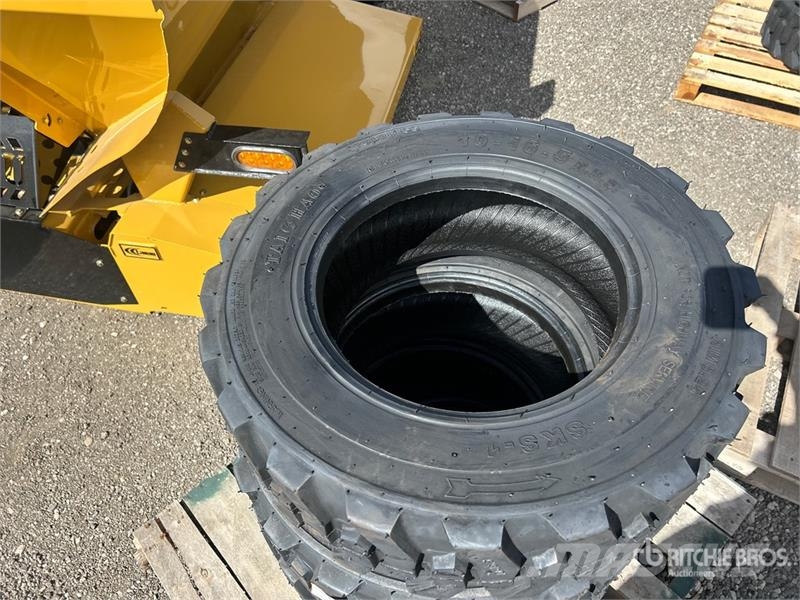 Quantity of (4) TaiHao 10-16.5 Heavy Duty Tires (U Gume, točkovi i felne