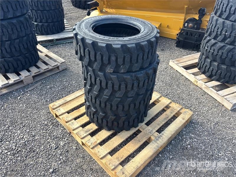 Quantity of (4) TaiHao 10-16.5 Heavy Duty Tires (U Gume, točkovi i felne