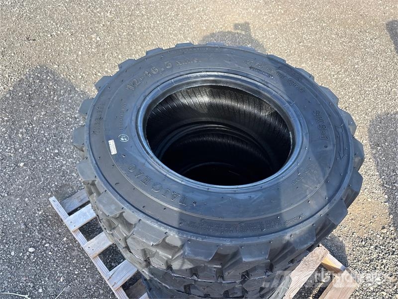 Quantity of (4) TaiHao 12-16.5 Heavy Duty Tires (U Gume, točkovi i felne
