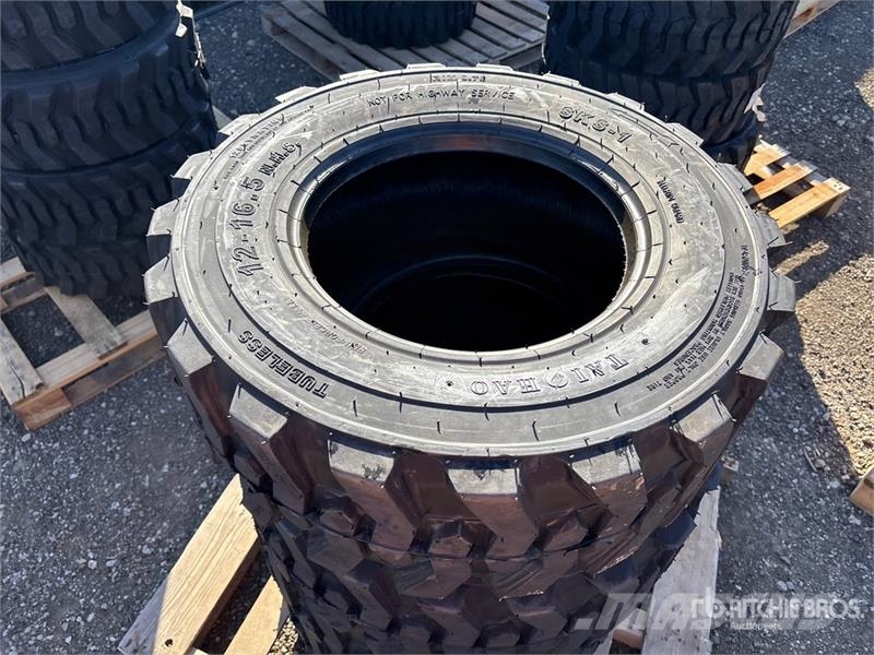 Quantity of (4) TaiHao 12-16.5 Heavy Duty Tires (U Gume, točkovi i felne
