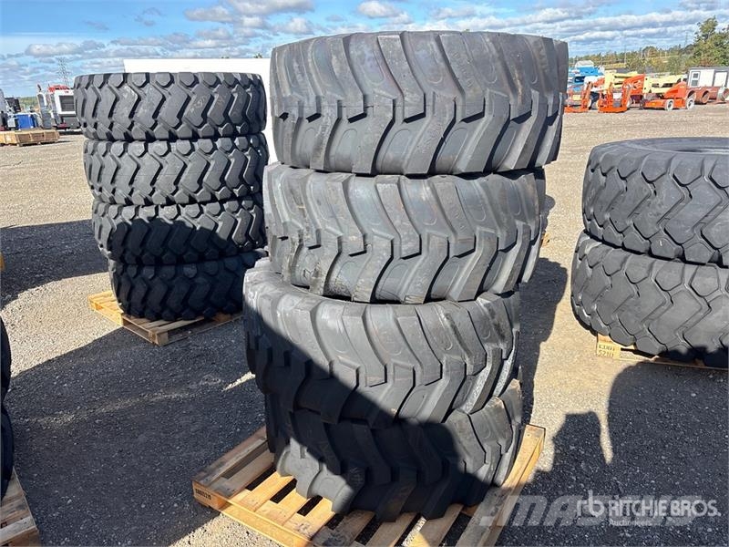 Quantity of (4) TaiHao 19.5L-24 R4 Heavy Duty Tire Gume, točkovi i felne