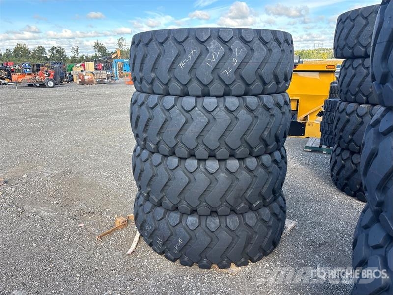 Quantity of (4) TaiHao 23.5x25 E3/L3 Heavy Duty Ti Gume, točkovi i felne