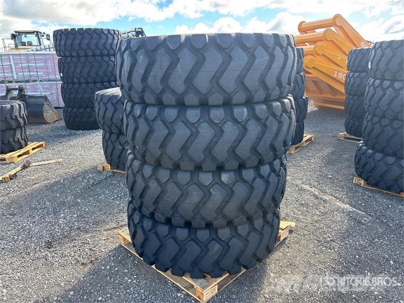 Quantity of (4) TaiHao 20.5-25 E3/L3 Heavy Duty Ti Gume, točkovi i felne