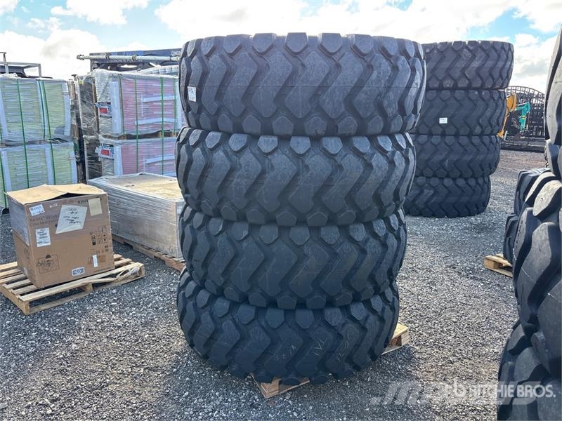 Quantity of (4) TaiHao 23.5x25 E3/L3 Heavy Duty Ti Gume, točkovi i felne