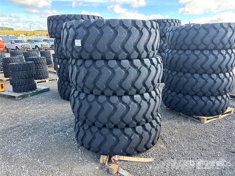 Quantity of (4) TaiHao 23.5x25 E3/L3 Heavy Duty Ti Gume, točkovi i felne
