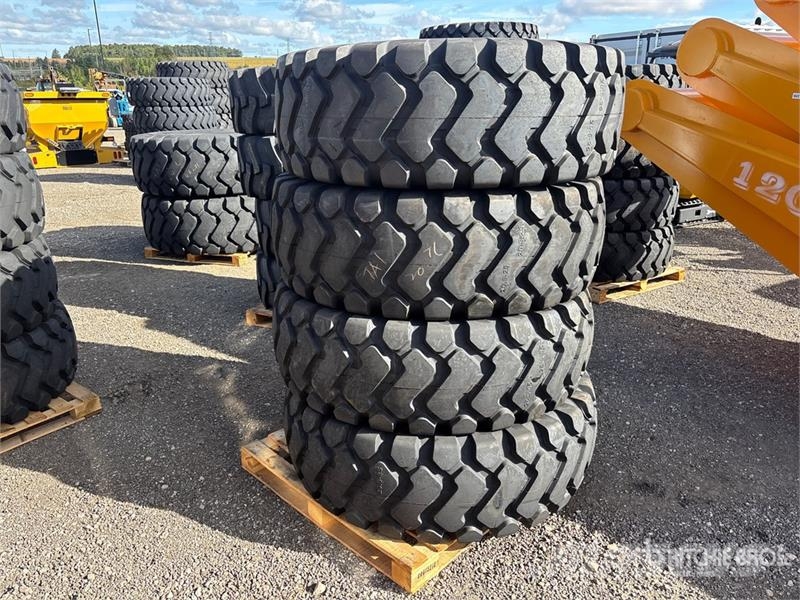 Quantity of (4) TaiHao 20.5-25 E3/L3 Heavy Duty Ti Gume, točkovi i felne