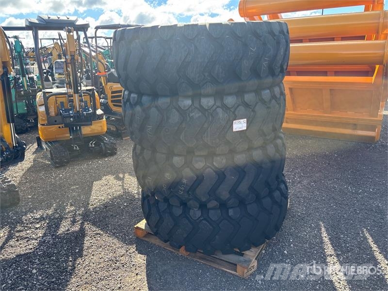 Quantity of (4) TaiHao 20.5-25 E3/L3 Heavy Duty Ti Gume, točkovi i felne