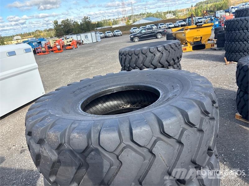 Quantity of (4) TaiHao 20.5-25 E3/L3 Heavy Duty Ti Gume, točkovi i felne