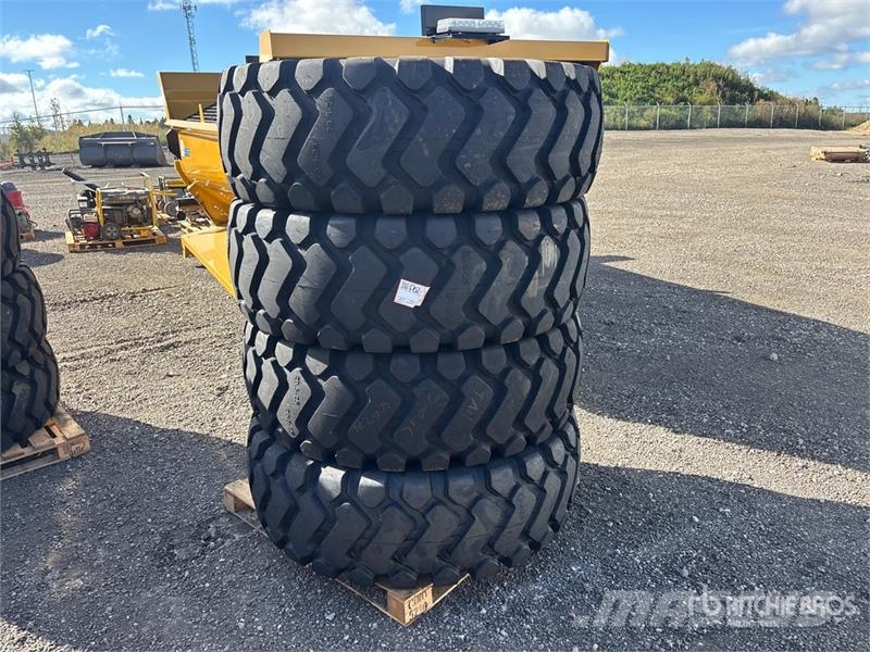 Quantity of (4) TaiHao 20.5-25 E3/L3 Heavy Duty Ti Gume, točkovi i felne