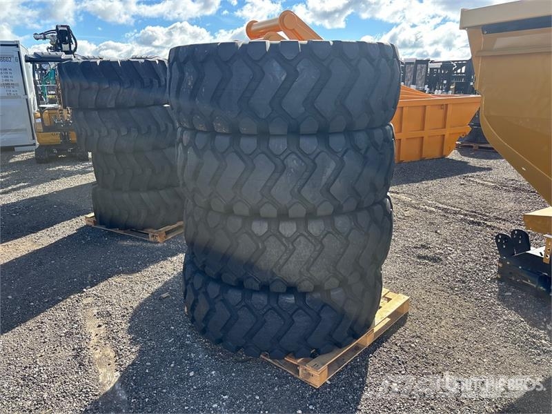 Quantity of (4) TaiHao 20.5-25 E3/L3 Heavy Duty Ti Gume, točkovi i felne