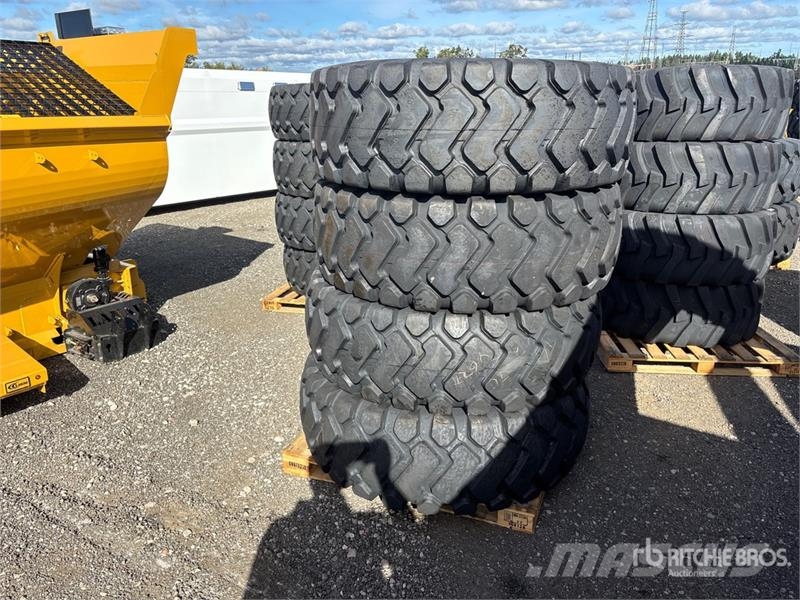 Quantity of (4) TaiHao 20.5-25 E3/L3 Heavy Duty Ti Gume, točkovi i felne