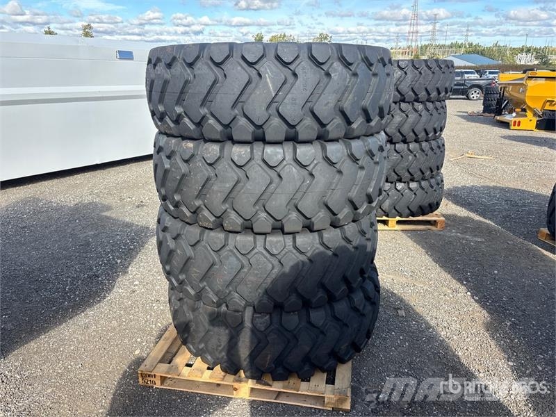 Quantity of (4) TaiHao 20.5-25 E3/L3 Heavy Duty Ti Gume, točkovi i felne