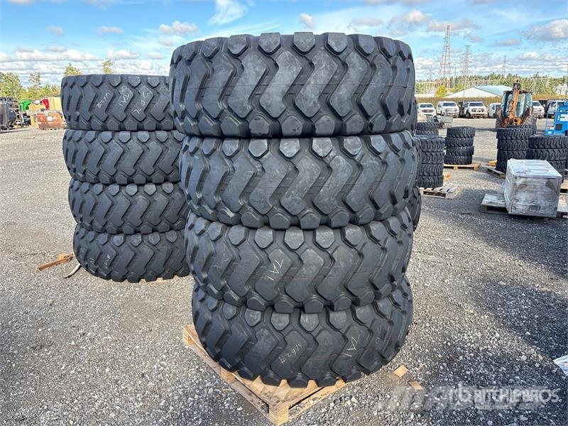Quantity of (4) TaiHao 23.5x25 E3/L3 Heavy Duty Ti Gume, točkovi i felne