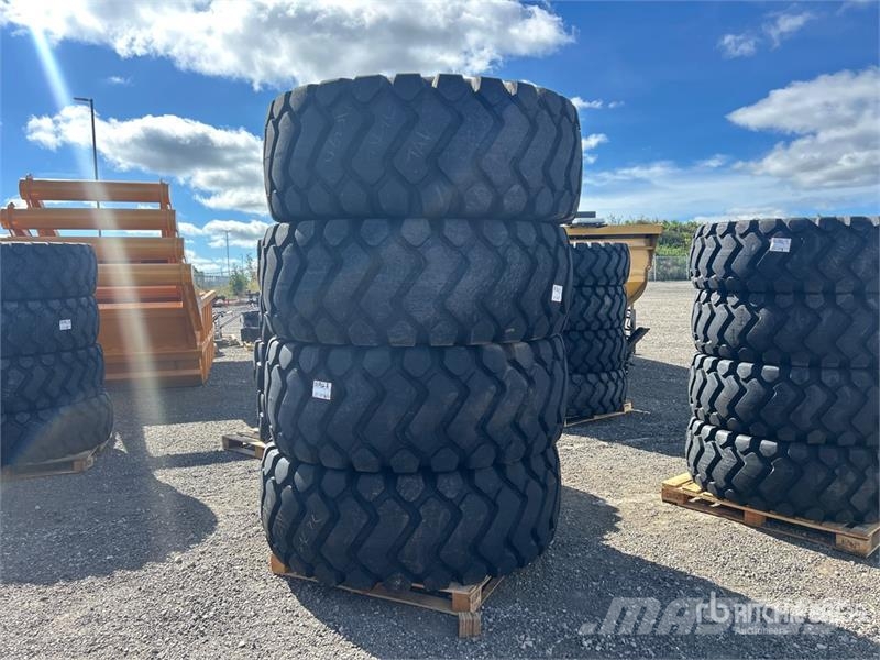 Quantity of (4) TaiHao 26.5R25 E3/L3 Heavy Duty Ti Gume, točkovi i felne