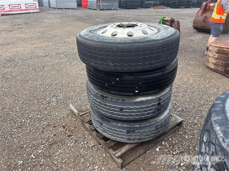Quantity of (4) Tires Tyres, wheels and rims
