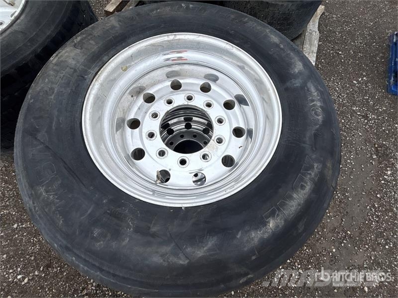 Quantity of (4) Tires Tyres, wheels and rims