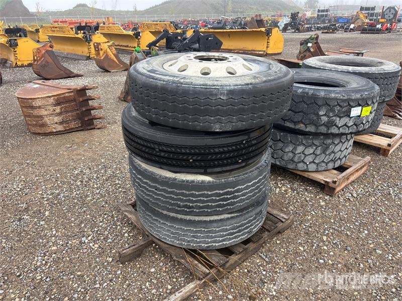 Quantity of (4) Tires Tyres, wheels and rims