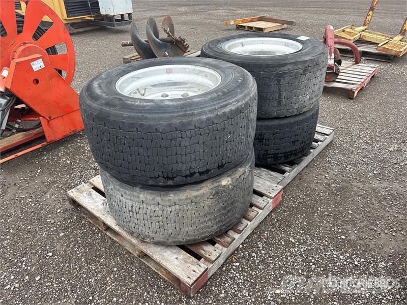 Quantity of (4) Tires Tyres, wheels and rims