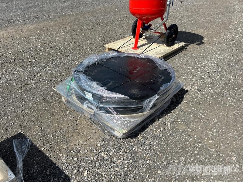 Quantity of (4) UHMWPE CP42R 42 in x 2 in Outrigge Daru tertozékok és felszerelések
