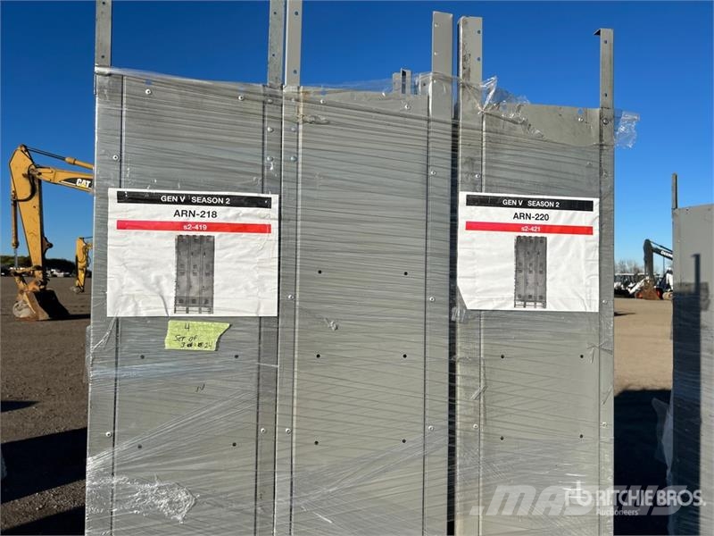 Quantity of (4) Uline Double Tier Lockers مكونات أخرى
