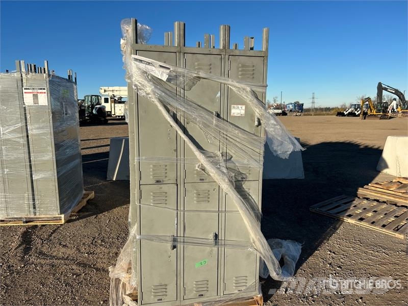 Quantity of (4) Uline Double Tier Lockers مكونات أخرى