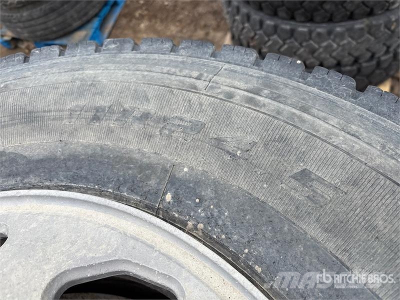 Quantity of (5) 11R24.5 Tires Opony, koła i felgi