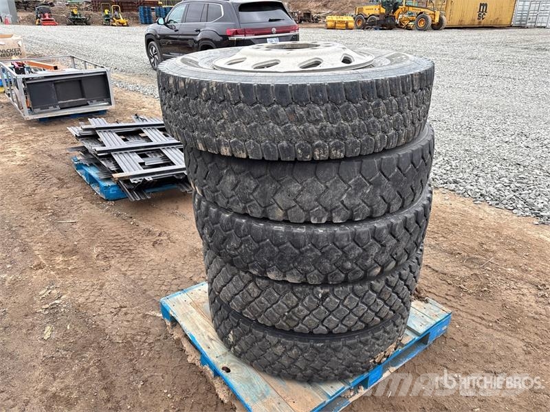 Quantity of (5) 11R24.5 Tires Opony, koła i felgi