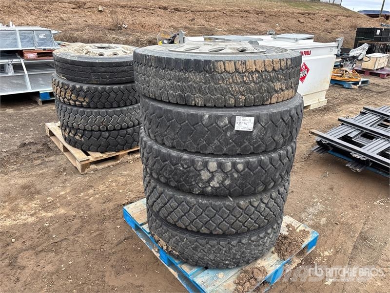 Quantity of (5) 11R24.5 Tires Opony, koła i felgi
