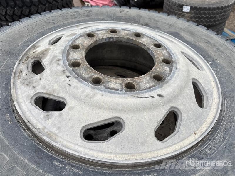 Quantity of (5) 11R24.5 Tires Opony, koła i felgi