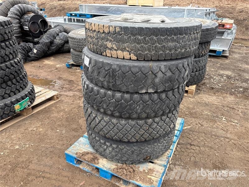 Quantity of (5) 11R24.5 Tires Opony, koła i felgi