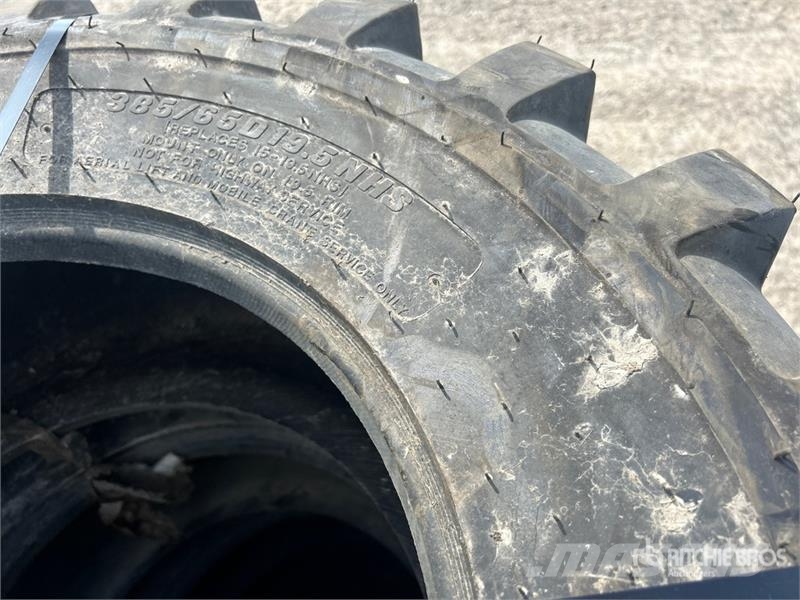 Quantity of (5) 385/65D19.5 Tires Opony, koła i felgi
