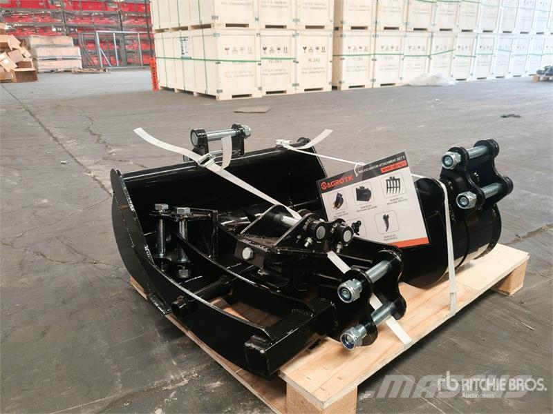 Quantity of (5) AGT 12EX-SET5 Mini Excavator Atta Inne akcesoria