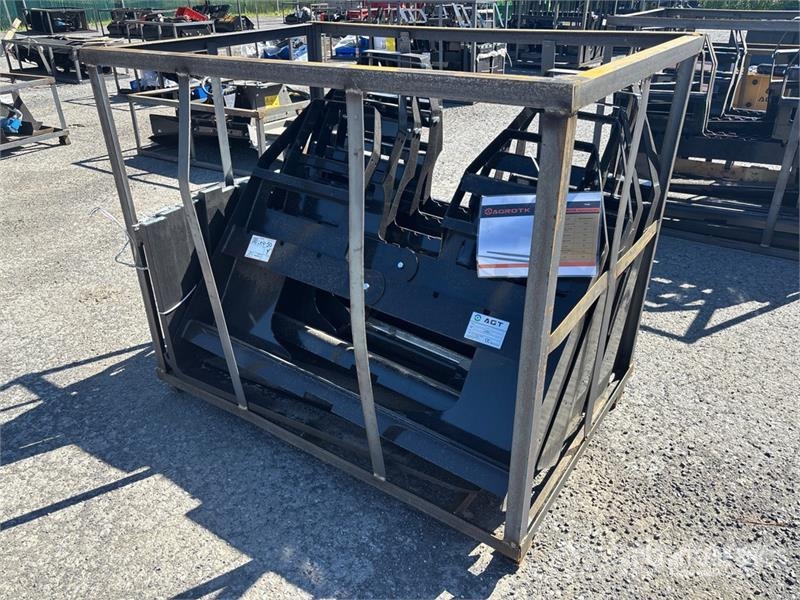 Quantity of (5) AGT SSCPF42-2200-WFF 42 in Skid S Vidlica