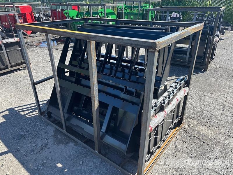 Quantity of (5) Mower King SA-100 48 in Heavy Dut Vidlica
