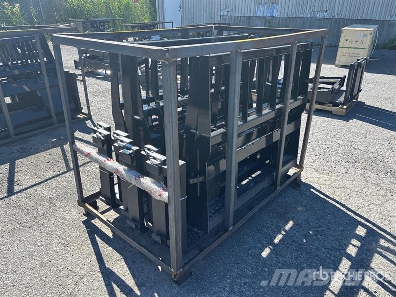 Quantity of (5) Mower King SA-100 48 in Heavy Dut フォーク