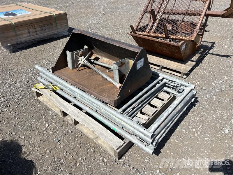 Quantity of (5) Scaffolding, skid steer bucket Drugi deli
