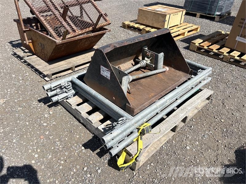 Quantity of (5) Scaffolding, skid steer bucket Drugi deli