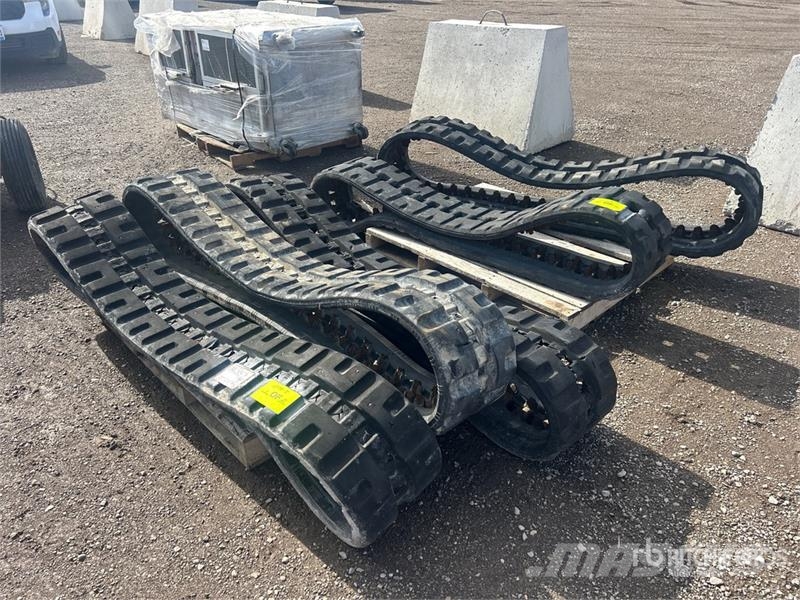  Quantity of (5) Skid Steer Tracks مكونات أخرى