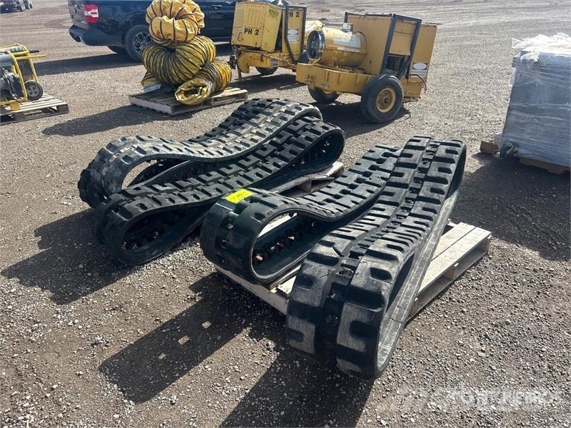  Quantity of (5) Skid Steer Tracks مكونات أخرى