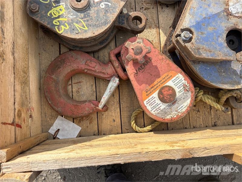  Quantity of (6) Assorted Crane Hook Oprema i dijelovi za kranove