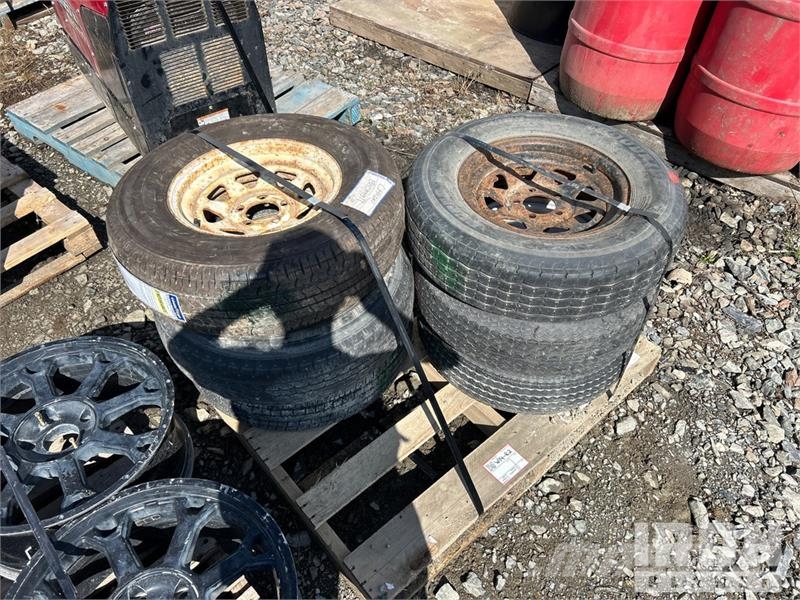 Quantity of (6) Assorted Trailer Tires Opony, koła i felgi